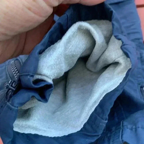 Gap, fully lined cargo style  rain pants with zippers at the cuffs - Picture 9 of 9